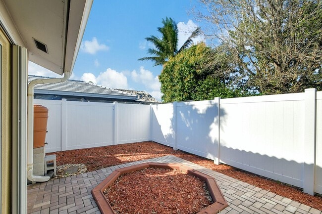 Building Photo - 1753 W Terrace Dr