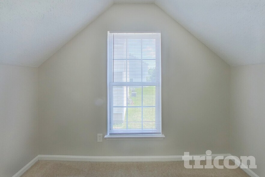 Building Photo - 6207 Linda Vista Ln