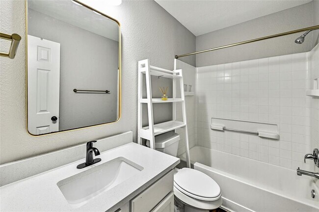 Building Photo - 6813 Sabrina Dr