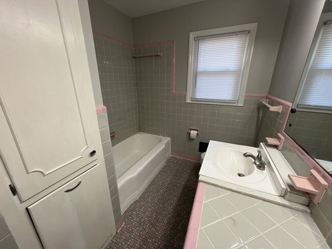 Building Photo - 5305 Ridgewood Heights Dr