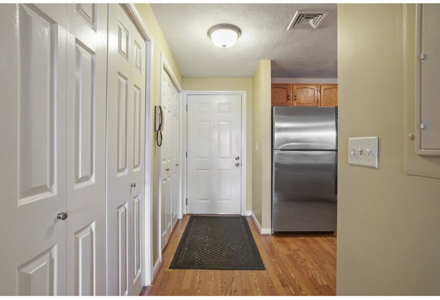 Entry Way - 24 South St