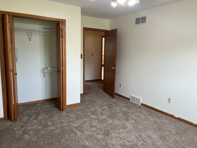 Building Photo - 5849 Oxbow Bend