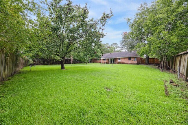 Building Photo - 1627 Crestdale Dr