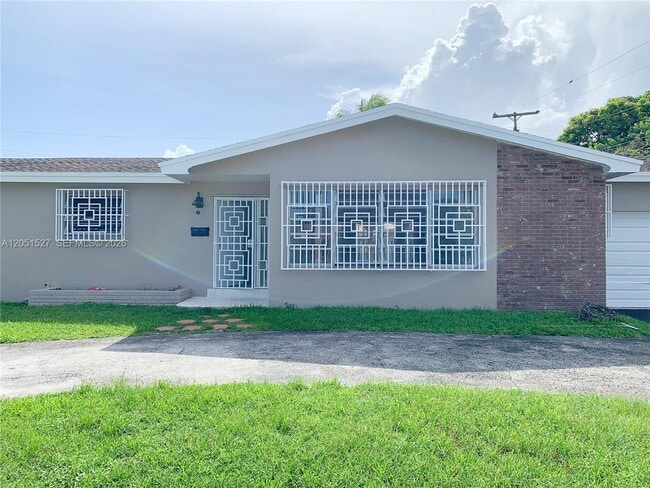 Building Photo - 1820 SW 98th Ct