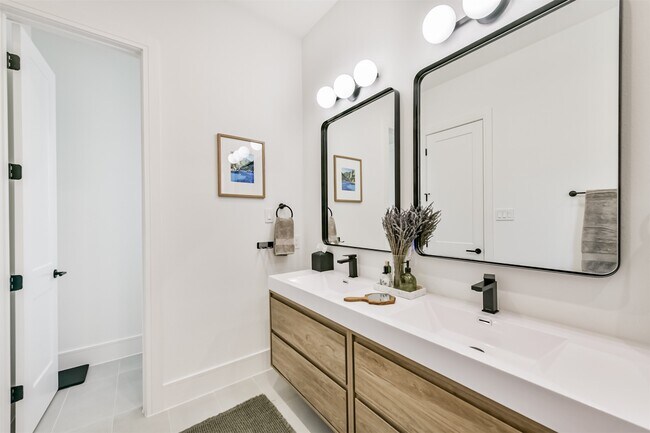 Building Photo - 4211 Nichols St