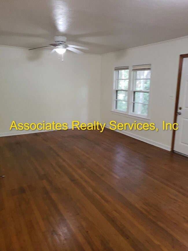 Building Photo - Large House, Close to Campus