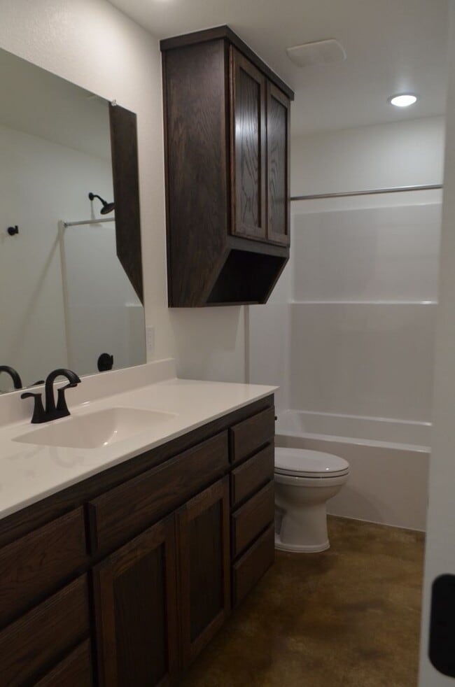 Building Photo - 977 Cline Dr