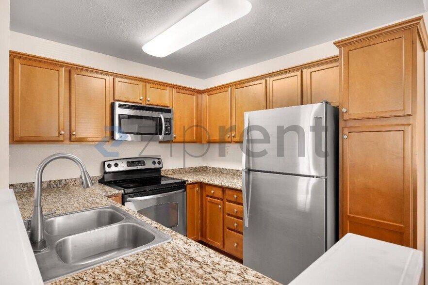 Building Photo - Unit 1008