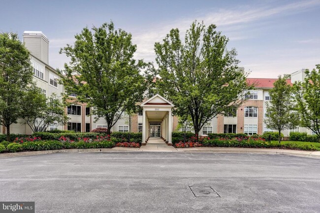 Primary Photo - 2111 Ganton Green