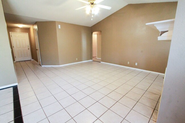 Building Photo - 3 Bedroom, 2 Bath Home in Pflugerville