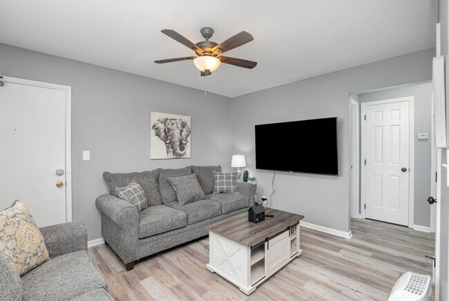 Building Photo - 2 bed, newly remodeled hideaway in Trenton, Ohio