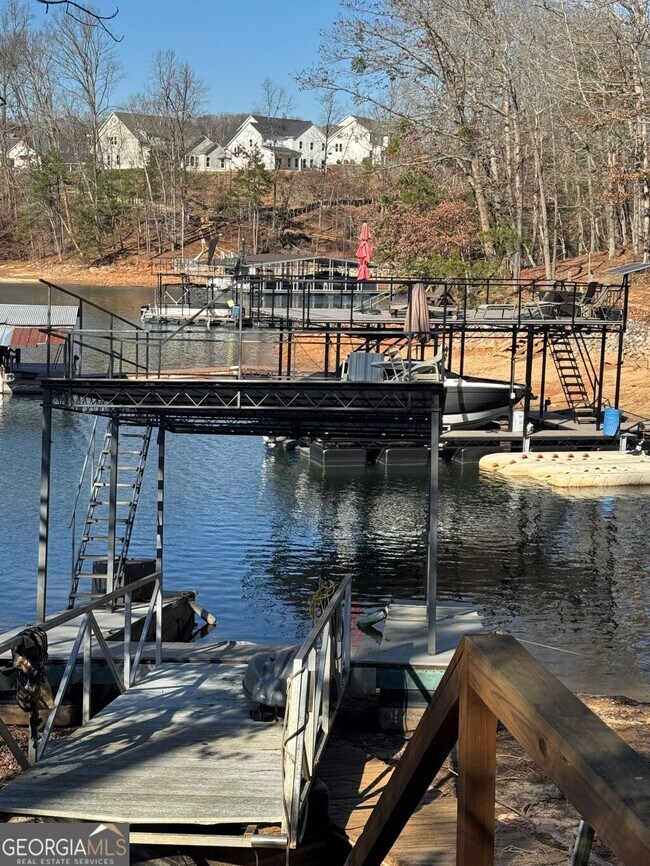 Building Photo - 8940 Bay Dr