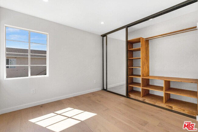 Building Photo - 3444 S Bentley Ave