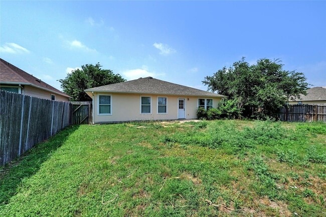 Building Photo - 136 Holmstrom St