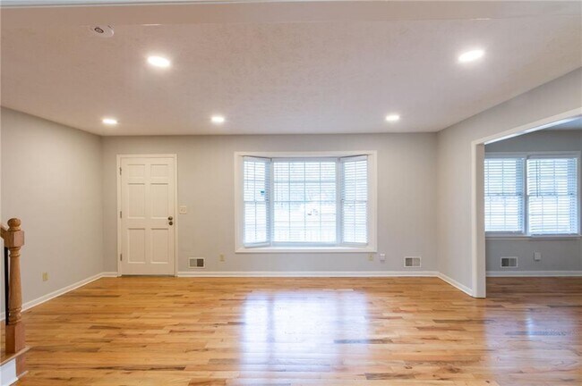 Building Photo - 3226 Hickory Bluff Dr