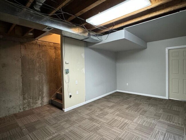 Building Photo - 135 Galapago St