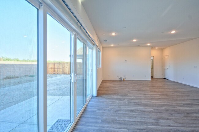 Building Photo - Newer home with solar AVAILABLE NOW!