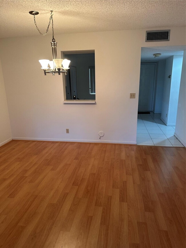 Building Photo - 7281 Amberly Ln