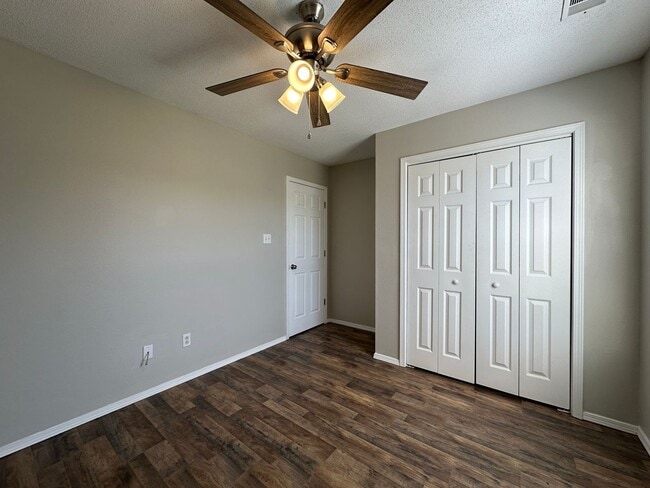 Building Photo - 1707 Plumbark Dr