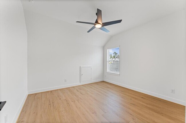 Building Photo - 8222 Sherman Pk Trl