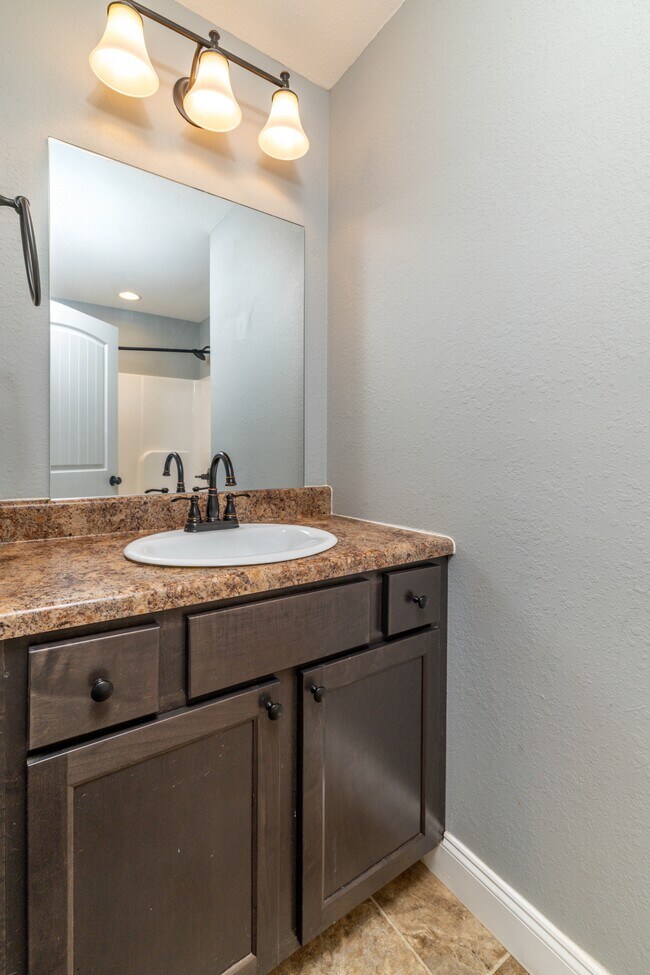 Building Photo - 924 Warrior Hill Dr