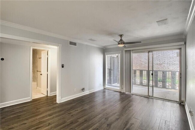 Building Photo - 1304 Summit St