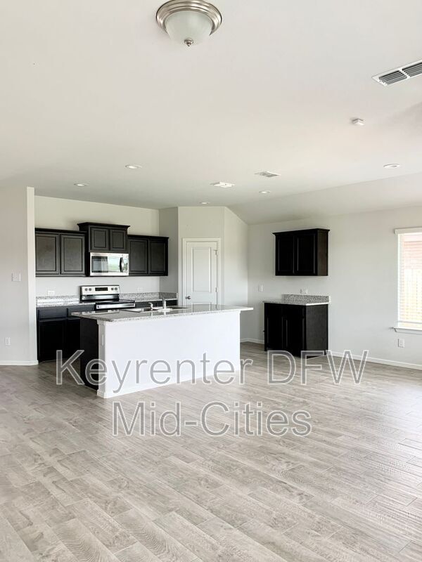 Building Photo - 9001 High Stirrup Ln