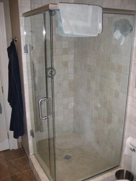 Unit 4 - 219 W 3rd St