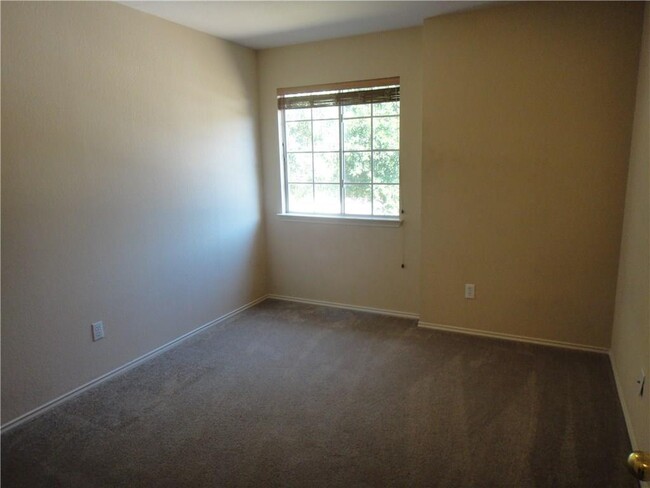 Building Photo - 809 Chiselpoint Cove
