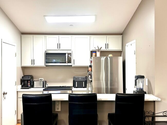 Building Photo - 1384 Cunat Ct