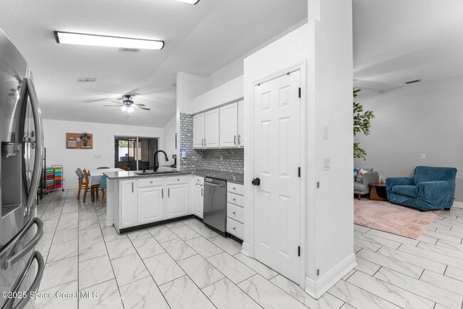 Building Photo - 301 Wishing Well Cir SW