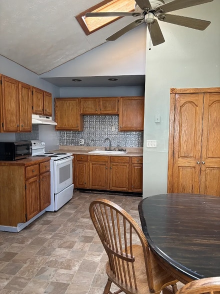 Building Photo - 4529 Circle Dr