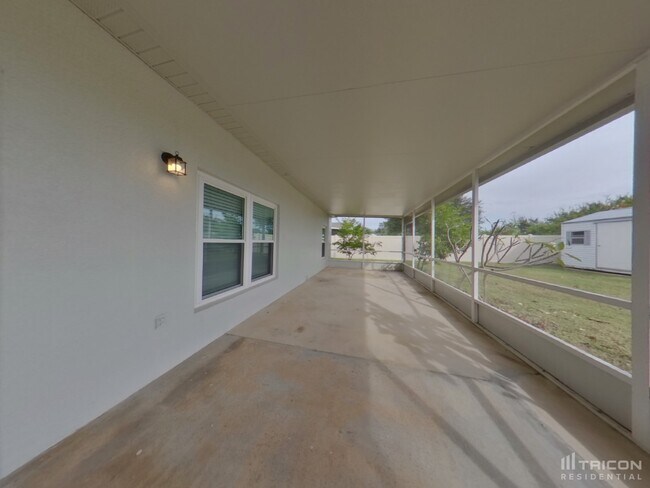 Building Photo - 1692 Brolga St