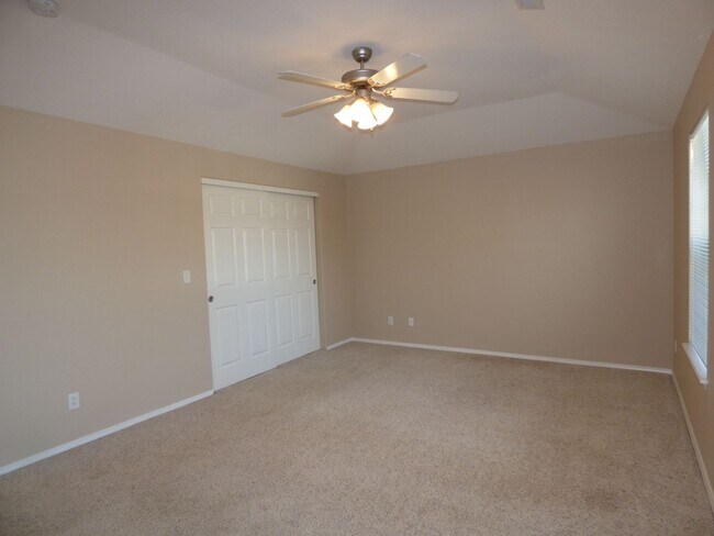 Building Photo - 3 bed 2.5 bath House in Stayton!! Close to...