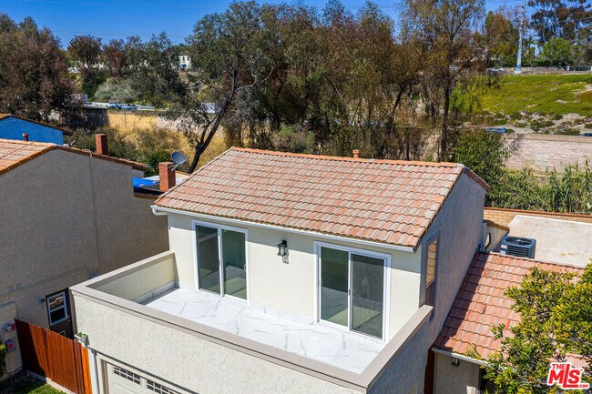 Building Photo - 31076 Via San Vicente