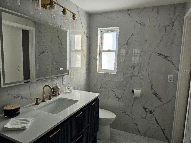 Building Photo - 125 110th Ave