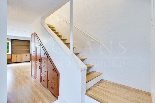Building Photo - Centrally Located Beachside Condo in Ormond