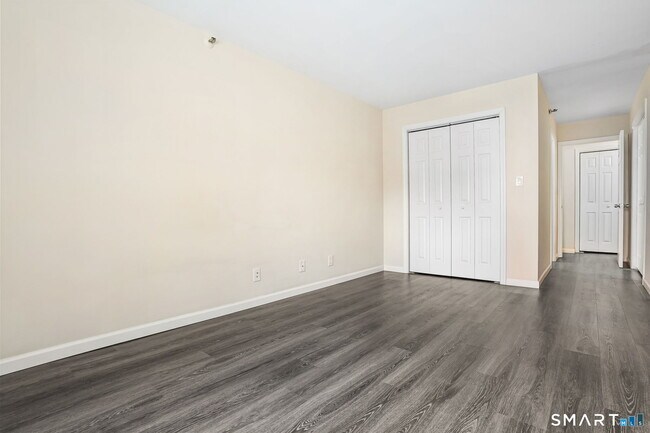 Building Photo - 143 Hoyt St