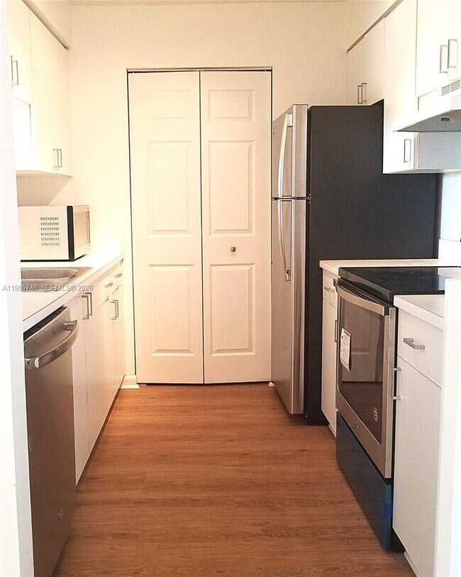 Building Photo - 19999 E Country Club Dr