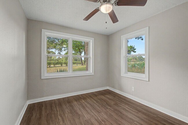 Building Photo - 246 Anderson Rd