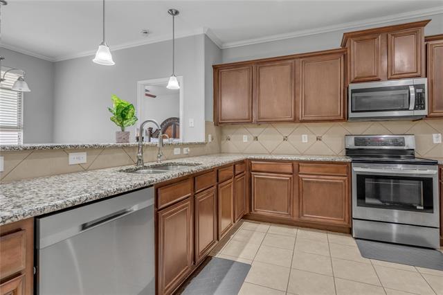 Building Photo - 2026 Sterling Gate Dr