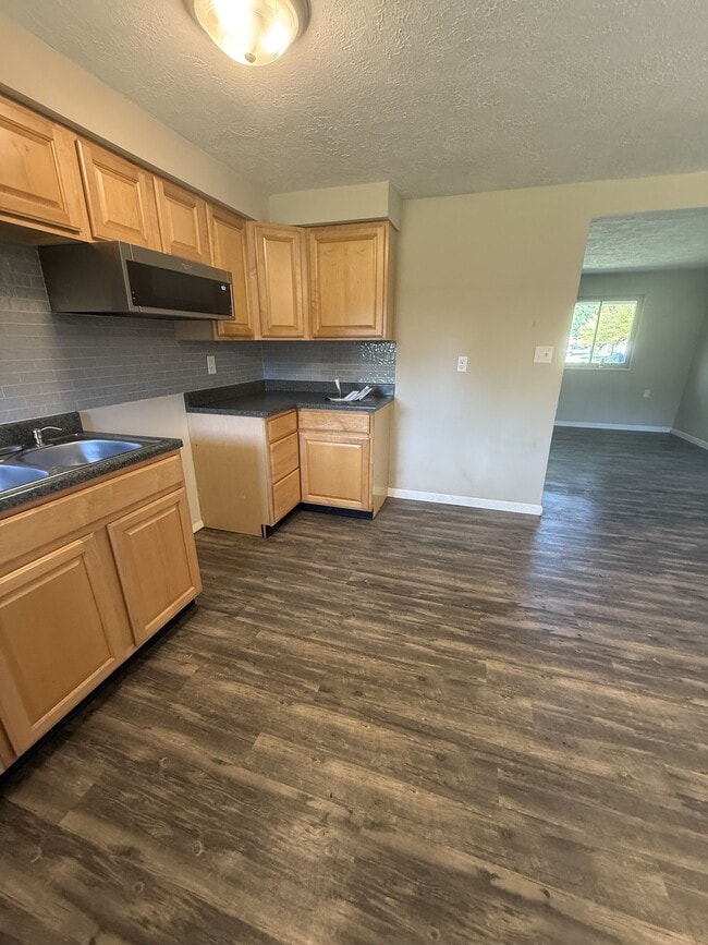 Building Photo - 6185 Farmborough Dr