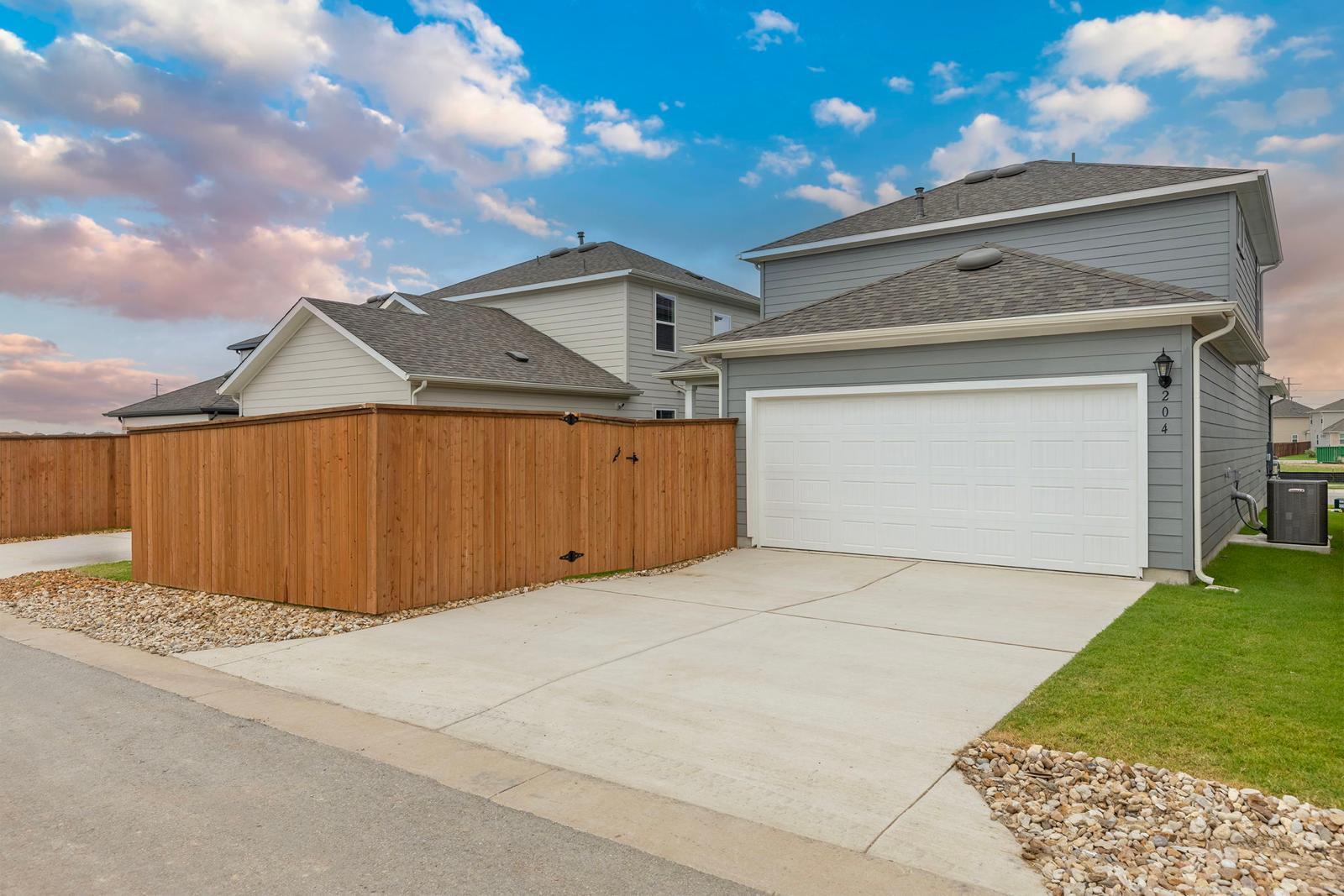 Building Photo - 204 Flowers Ave