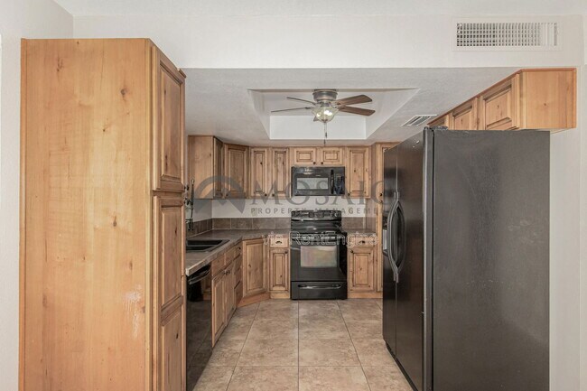 Building Photo - 1261 W Kiowa Cir