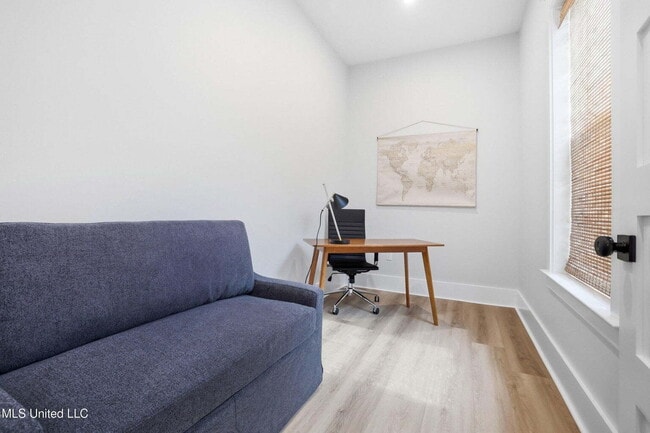 Building Photo - Fully furnished brand new home with garage!