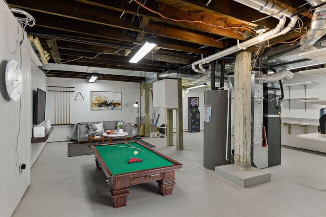 Building Photo - 117 Cedar Lake Road South