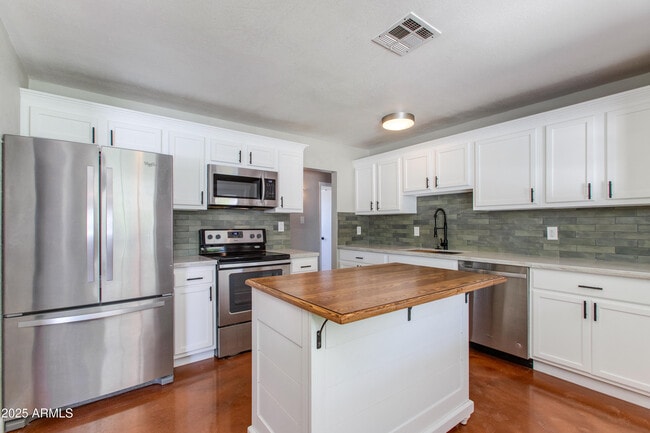 Building Photo - 1812 S Shafer Dr