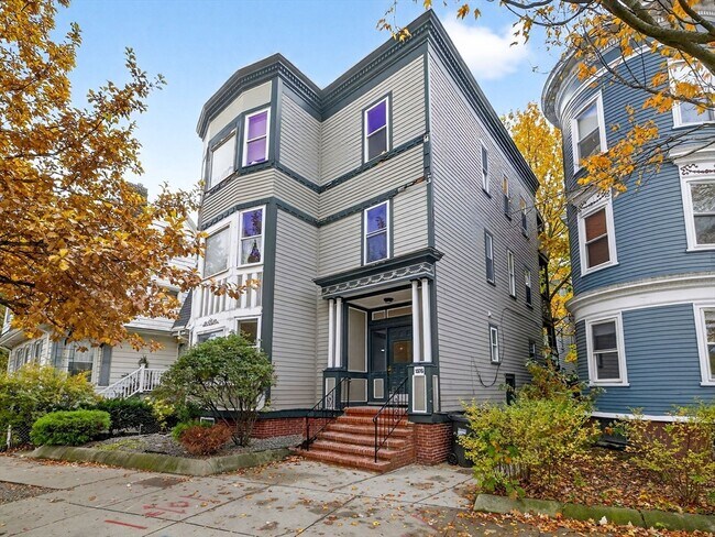 Building Photo - 1576 Cambridge St
