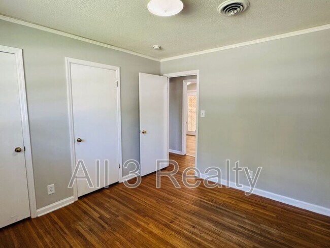 Building Photo - 664 Joryne Dr