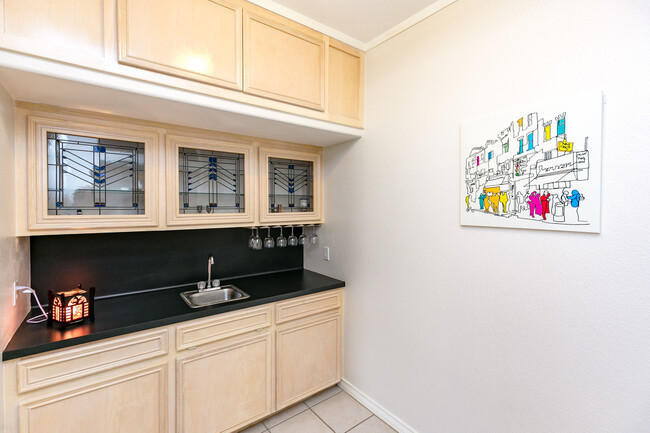 Building Photo - 7005 Madiera Dr